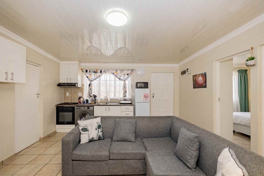 To Let 2 Bedroom Property for Rent in Oakdale Western Cape